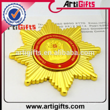 Wholesale souvenir metal plating gold badge with hook